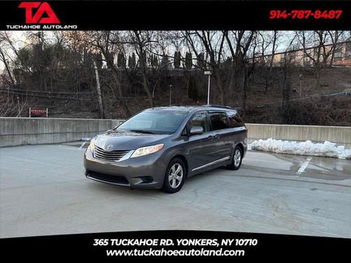 2017 Toyota Sienna LE