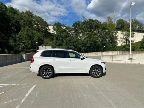 2019 Volvo XC90 T6 Momentum