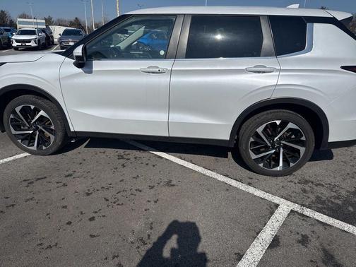 2024 Mitsubishi Outlander SE