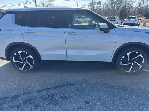 2024 Mitsubishi Outlander SE
