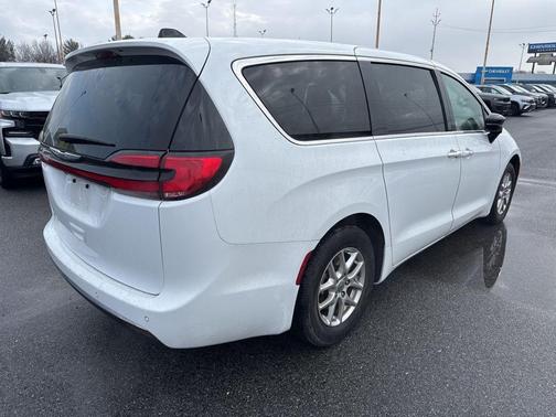 2024 Chrysler Pacifica Touring-L