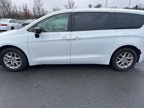 2024 Chrysler Pacifica Touring-L