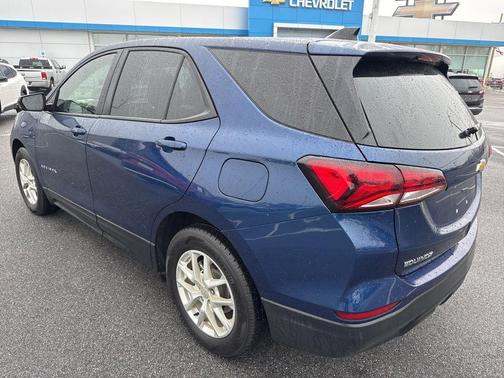 Blue Glow Metallic 2022 Chevrolet Equinox LS