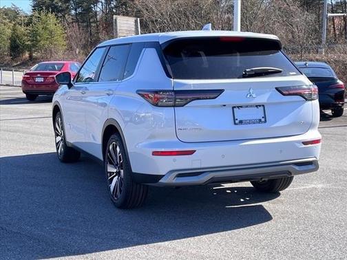 2025 Mitsubishi Outlander SE