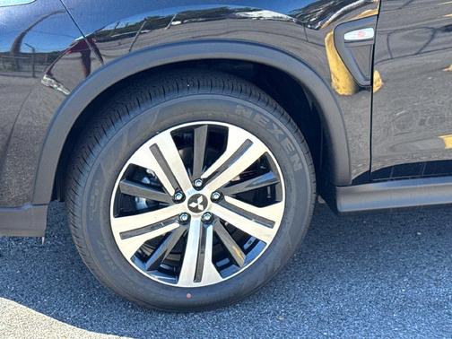 Labrador Black Pearl 2027 Mitsubishi Outlander Sport 2.0 ES