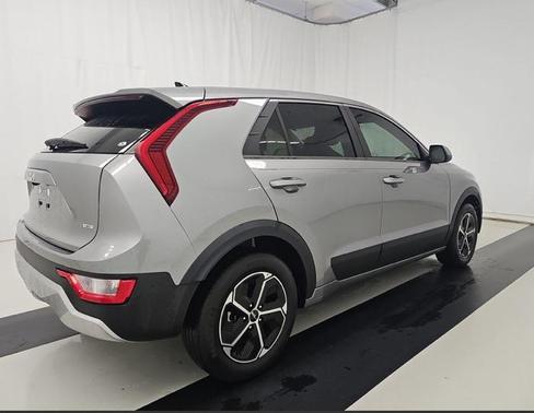 2024 Kia Niro LX