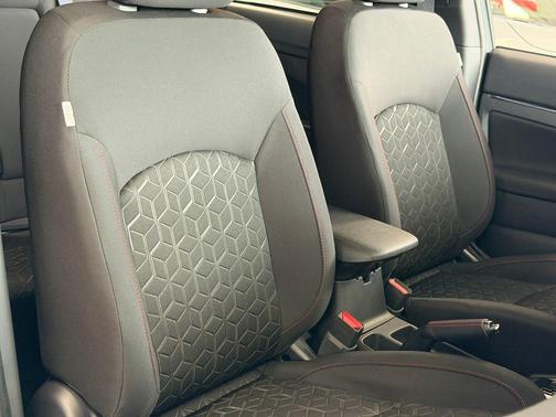 White Diamond 2026 Mitsubishi Outlander Sport 2.0 Trail Edition