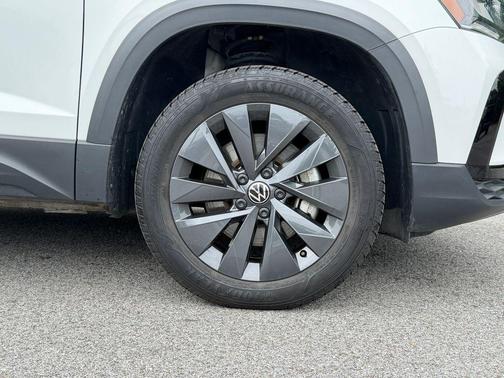Pure White 2024 Volkswagen Taos 1.5T S