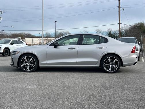 2024 Volvo S60 B5 Core Dark Theme