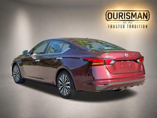 Garnet Pearl 2025 Nissan Altima SV