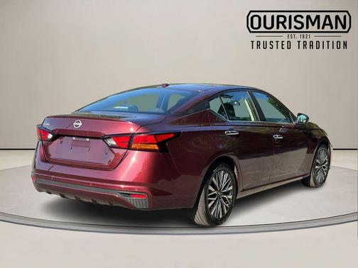 Garnet Pearl 2025 Nissan Altima SV