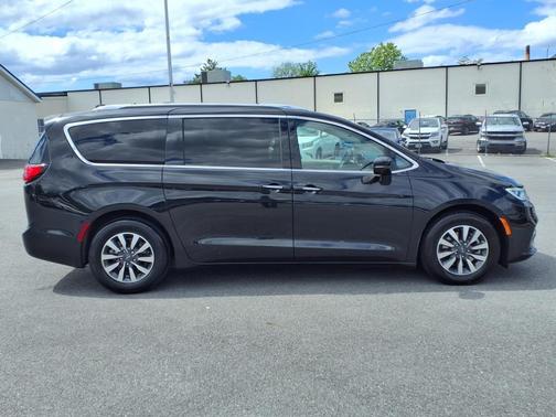 2021 Chrysler Pacifica Hybrid Touring L