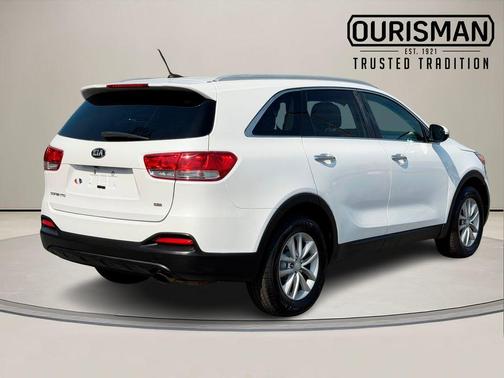 Snow White Pearl 2017 Kia Sorento LX