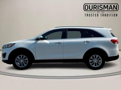 Snow White Pearl 2017 Kia Sorento LX