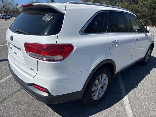 Snow White Pearl 2017 Kia Sorento LX