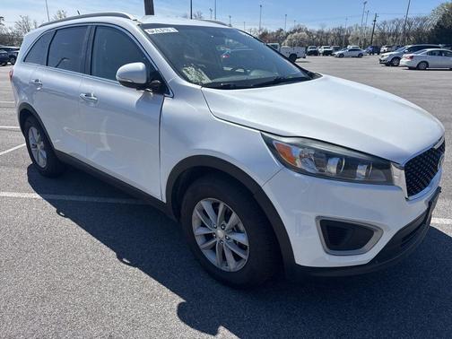 Snow White Pearl 2017 Kia Sorento LX