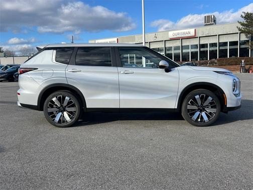 2026 Mitsubishi Outlander SE