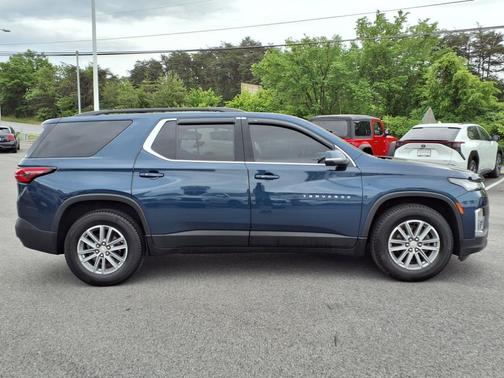 2022 Chevrolet Traverse LT Cloth