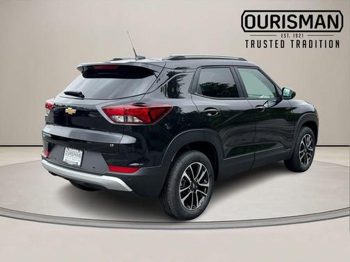 Mosaic Black Metallic 2026 Chevrolet Trailblazer LT
