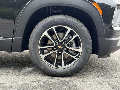 Mosaic Black Metallic 2026 Chevrolet Trailblazer LT