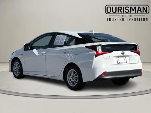 2022 Toyota Prius LE