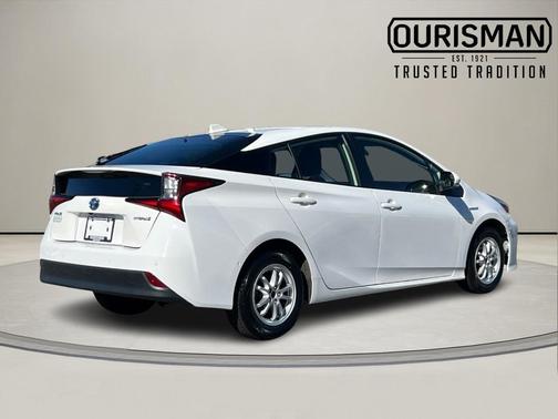 2022 Toyota Prius LE