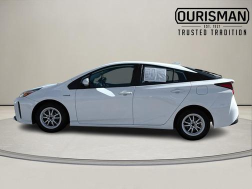 2022 Toyota Prius LE