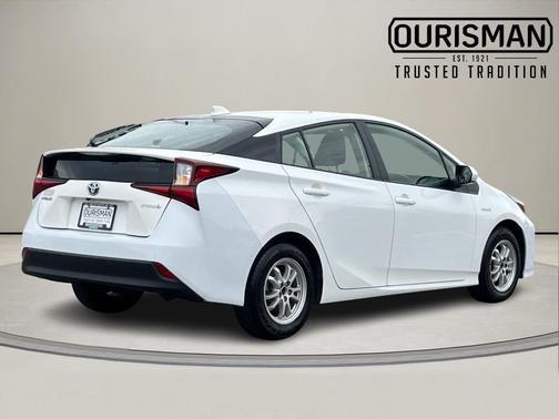 2022 Toyota Prius LE