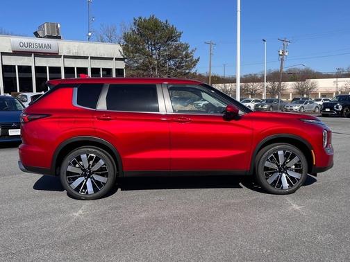 2025 Mitsubishi Outlander SE