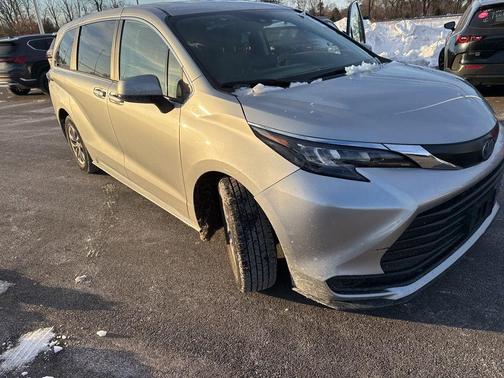 2024 Toyota Sienna LE