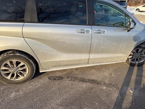 2024 Toyota Sienna LE