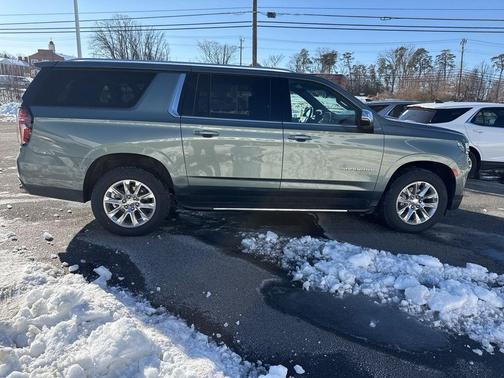 2023 Chevrolet Suburban Premier