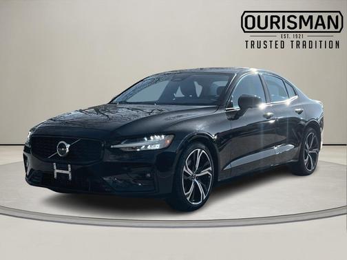 2024 Volvo S60 B5 Plus Dark Theme