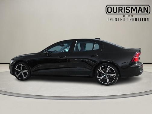 2024 Volvo S60 B5 Plus Dark Theme