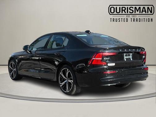 2024 Volvo S60 B5 Plus Dark Theme