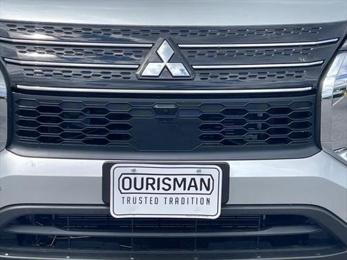 2025 Mitsubishi Outlander ES