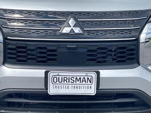 2025 Mitsubishi Outlander ES