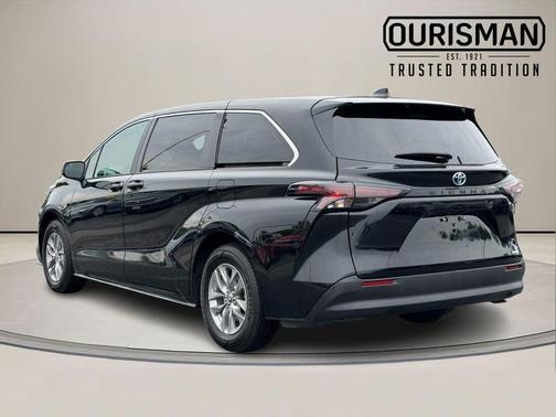 Midnight Black Metallic 2024 Toyota Sienna LE