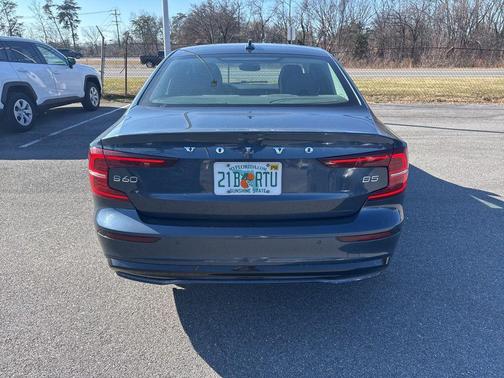 2024 Volvo S60 B5 Core Dark Theme