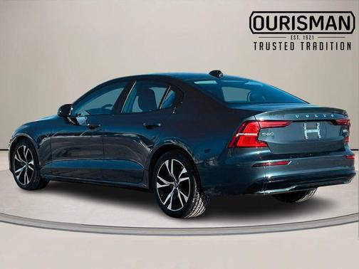 2024 Volvo S60 B5 Core Dark Theme