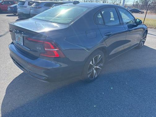 2024 Volvo S60 B5 Core Dark Theme