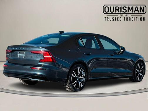 2024 Volvo S60 B5 Core Dark Theme