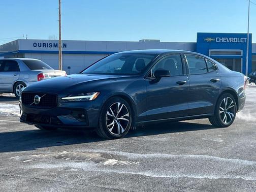 2024 Volvo S60 B5 Core Dark Theme