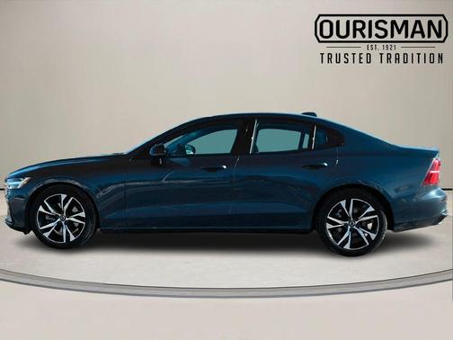 2024 Volvo S60 B5 Core Dark Theme