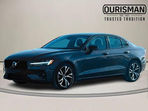 2024 Volvo S60 B5 Core Dark Theme