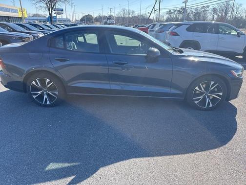 2024 Volvo S60 B5 Core Dark Theme