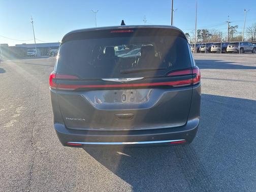 2023 Chrysler Pacifica Touring-L