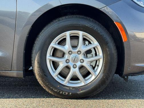 2023 Chrysler Pacifica Touring-L