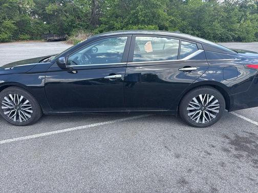 Black 2025 Nissan Altima SV