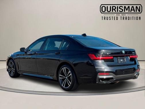 Black Sapphire Metallic 2022 BMW 740 i xDrive